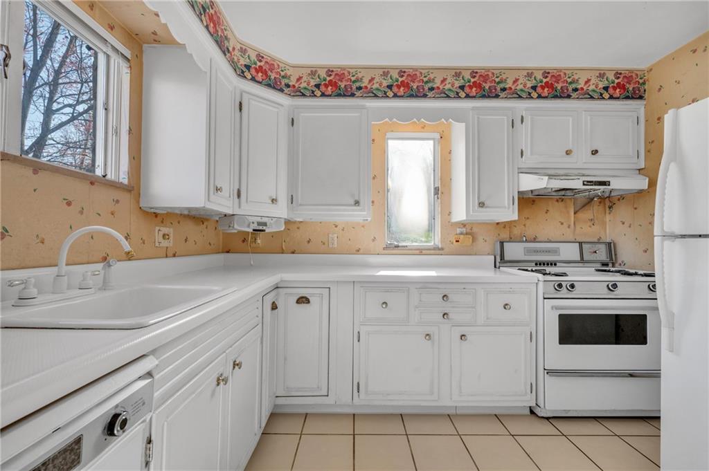 1037 Greentree Road Pittsburgh, PA 15220 - Photo 12 of 25 Gallery Image 12