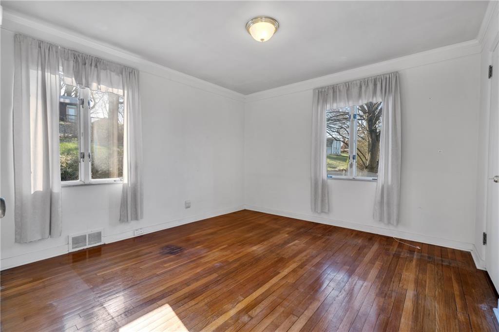 1037 Greentree Road Pittsburgh, PA 15220 - Photo 14 of 25 Gallery Image 14