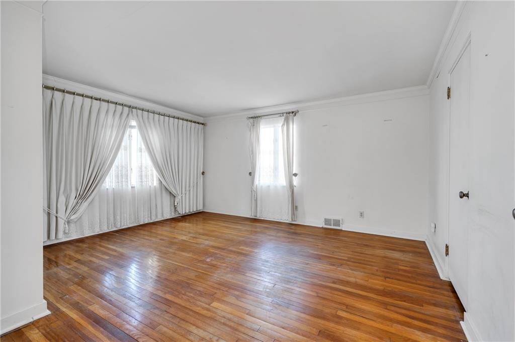 1037 Greentree Road Pittsburgh, PA 15220 - Photo 16 of 25 Gallery Image 16