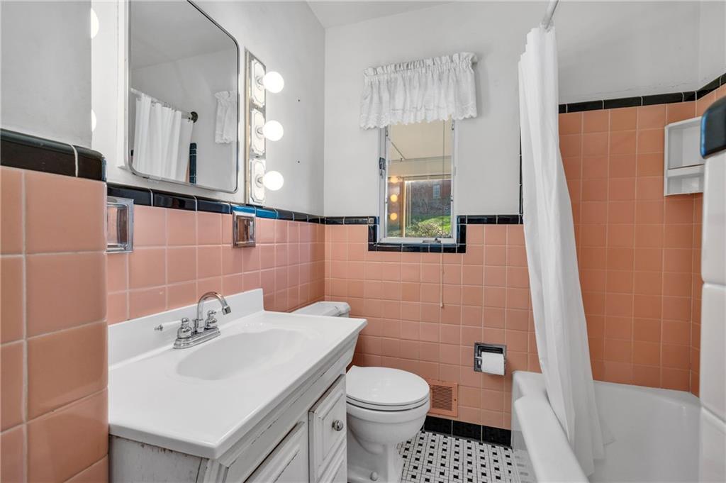 1037 Greentree Road Pittsburgh, PA 15220 - Photo 17 of 25 Gallery Image 17