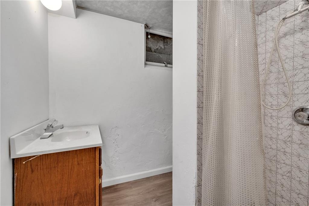 1037 Greentree Road Pittsburgh, PA 15220 - Photo 20 of 25 Gallery Image 20