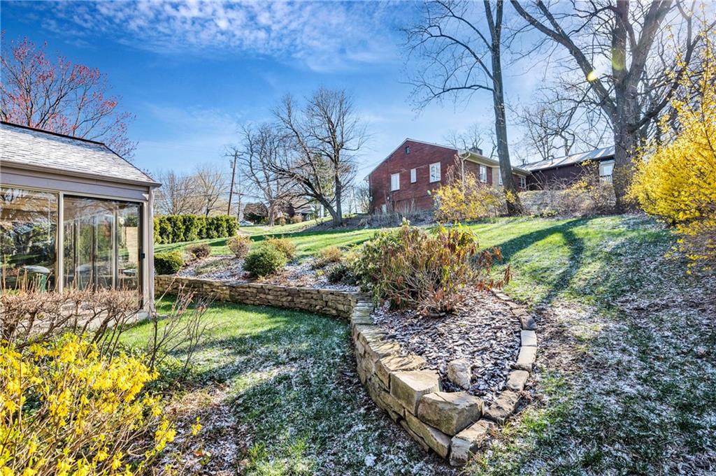 1037 Greentree Road Pittsburgh, PA 15220 - Photo 21 of 25 Gallery Image 21