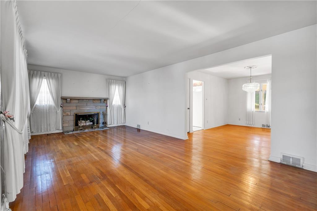 1037 Greentree Road Pittsburgh, PA 15220 - Photo 4 of 25 Gallery Image 4