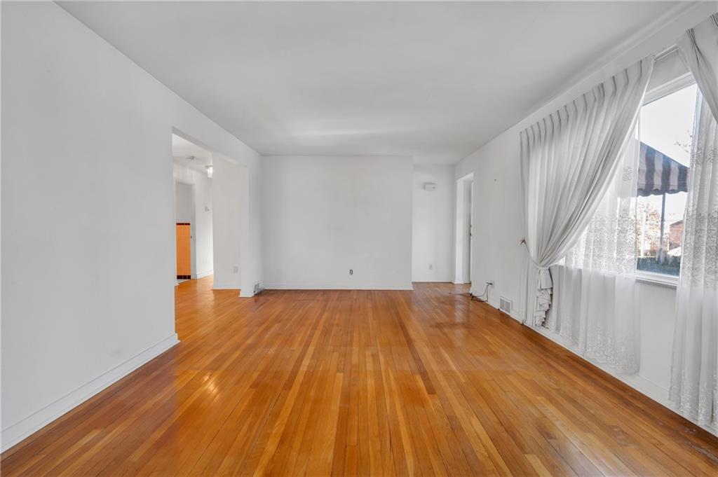 1037 Greentree Road Pittsburgh, PA 15220 - Photo 5 of 25 Gallery Image 5