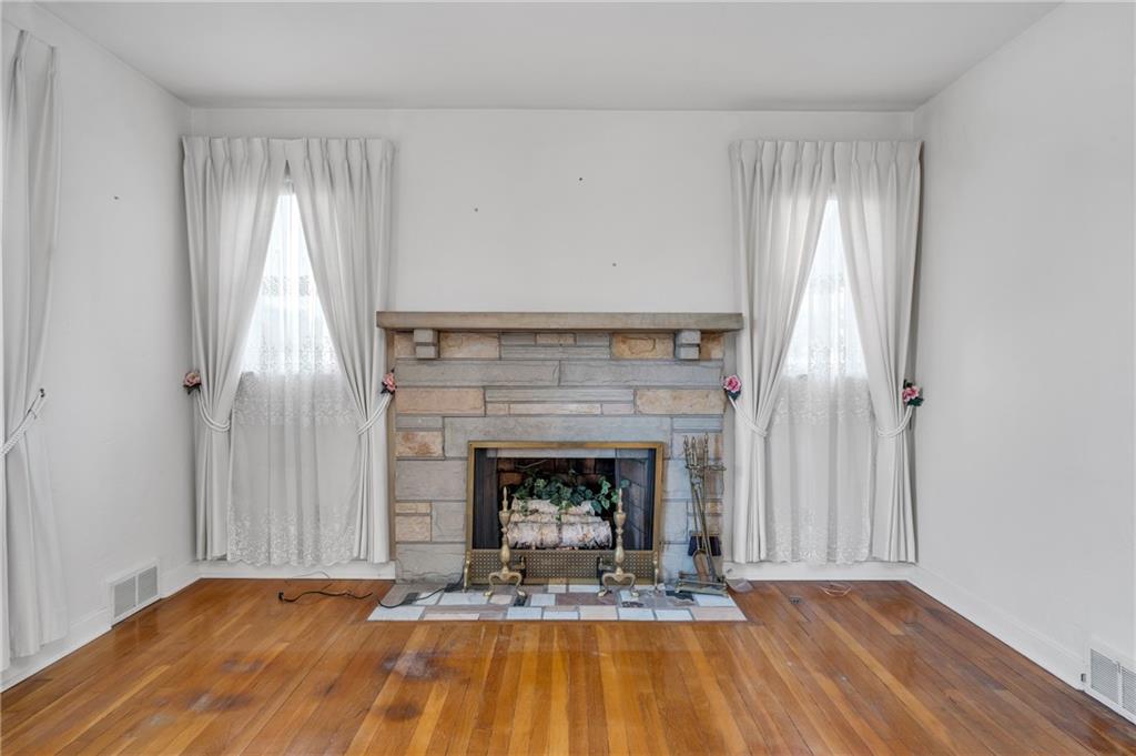 1037 Greentree Road Pittsburgh, PA 15220 - Photo 6 of 25 Gallery Image 6