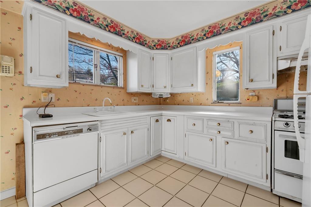 1037 Greentree Road Pittsburgh, PA 15220 - Photo 10 of 25 Gallery Image 10