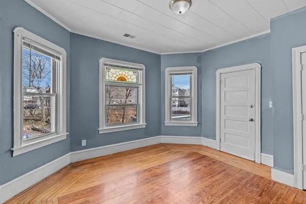 $2,500 | 1819 Pleasant Street, Unit 3, Fall River, MA 02723