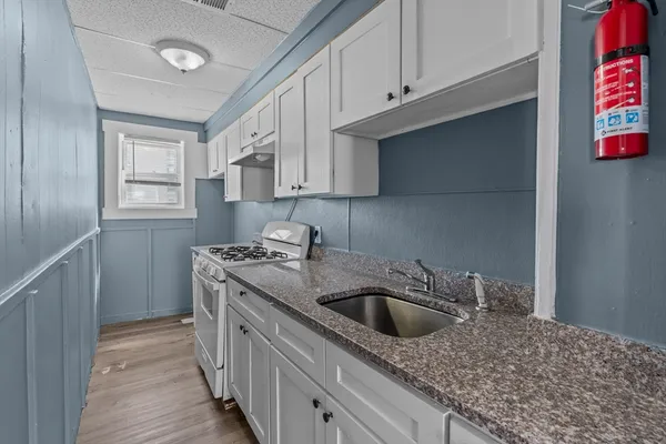 $2,500 | 1819 Pleasant Street, Unit 3, Fall River, MA 02723