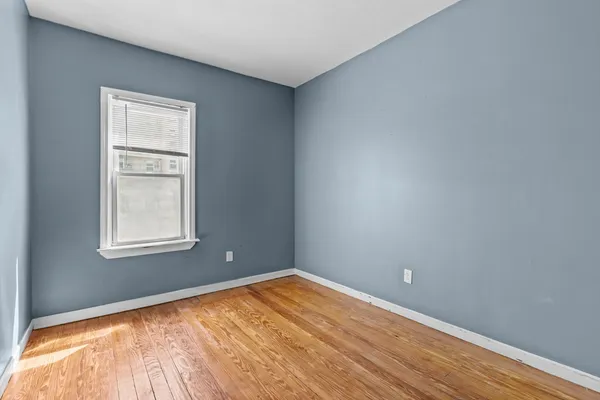 $2,500 | 1819 Pleasant Street, Unit 3, Fall River, MA 02723