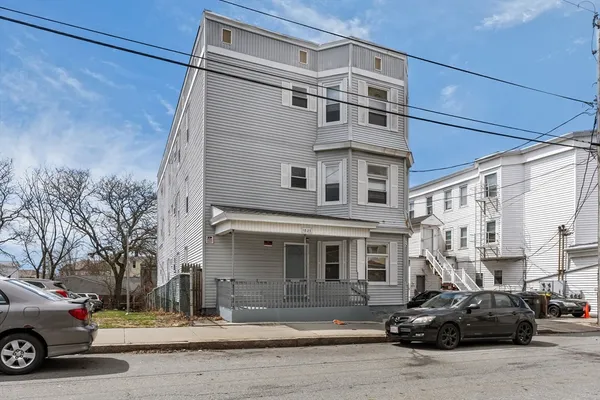 $2,500 | 1819 Pleasant Street, Unit 3, Fall River, MA 02723