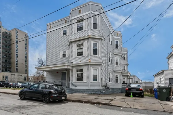 $2,500 | 1819 Pleasant Street, Unit 3, Fall River, MA 02723
