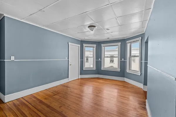 $2,500 | 1819 Pleasant Street, Unit 3, Fall River, MA 02723