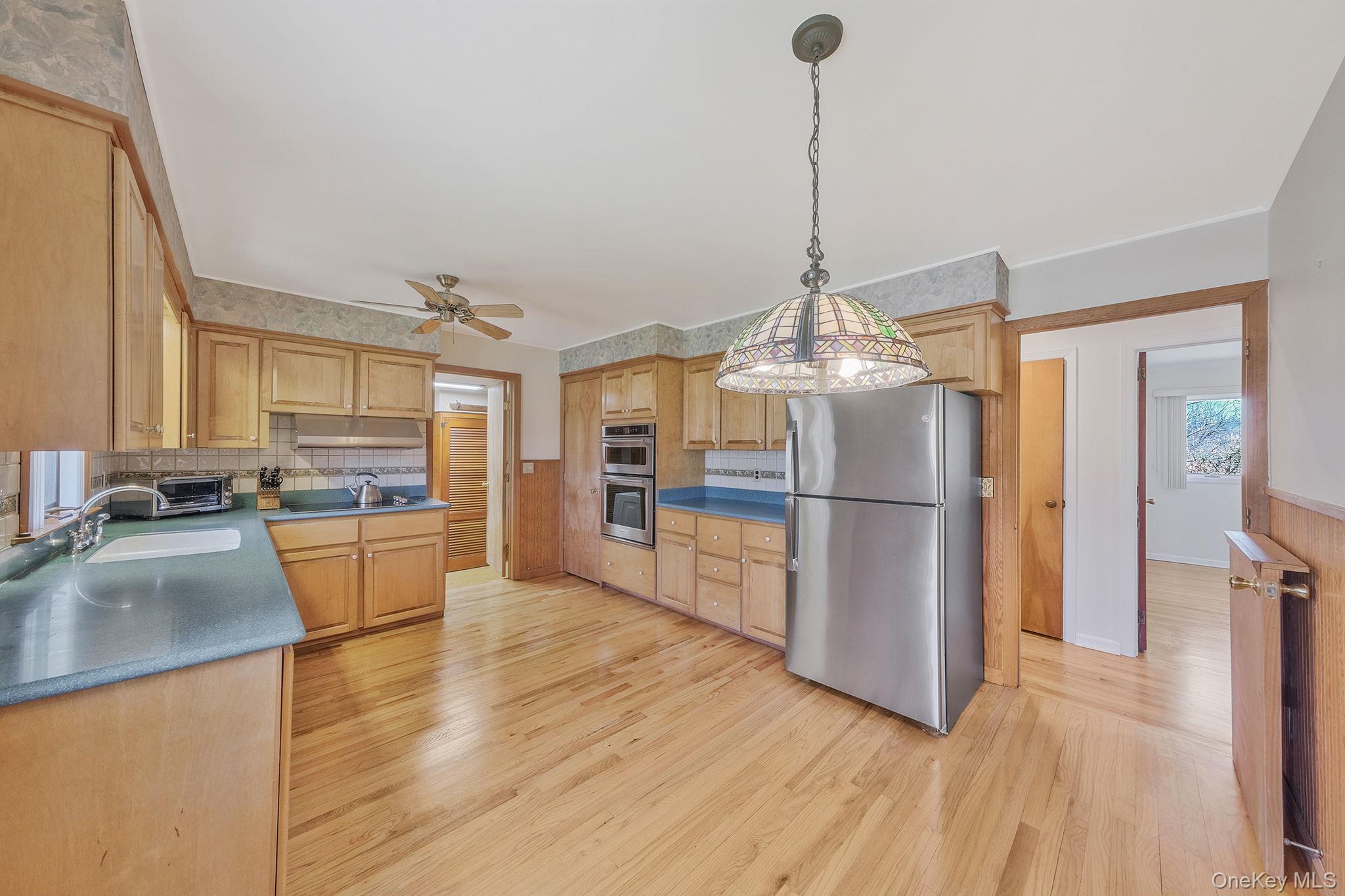 223 Connetquot Road Bayport, NY 11705 - Photo 13 of 28