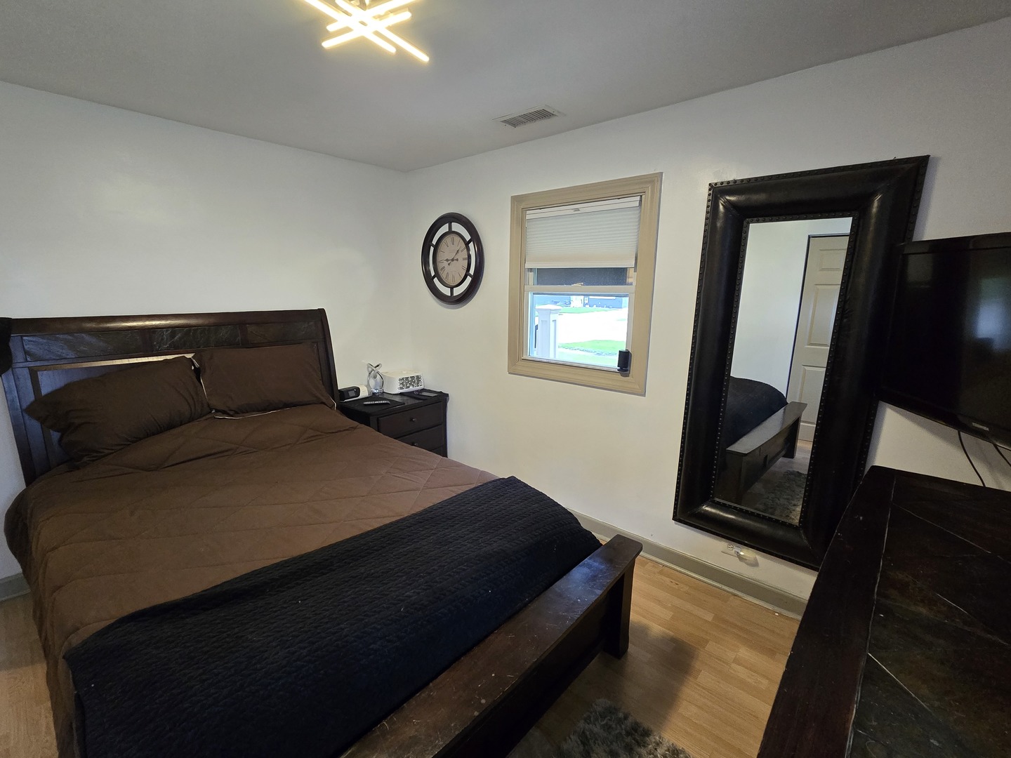 14932 Kedvale Avenue Midlothian, IL 60445 - Photo 7 of 17 a bedroom with a bed and a window