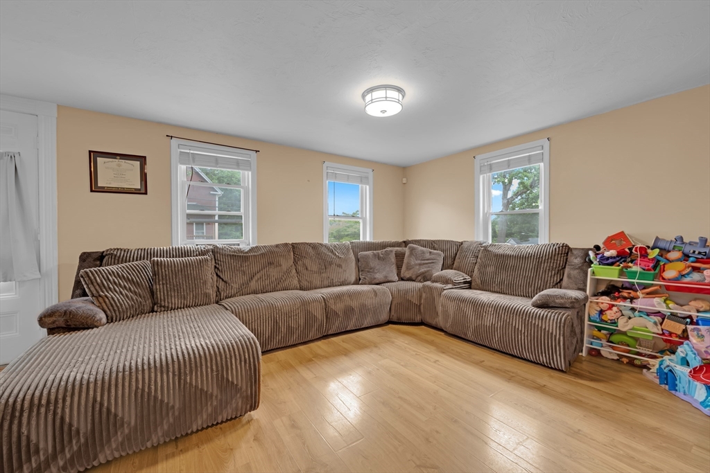 117 Malvern Road Worcester, MA 01610 - Photo 9 of 28