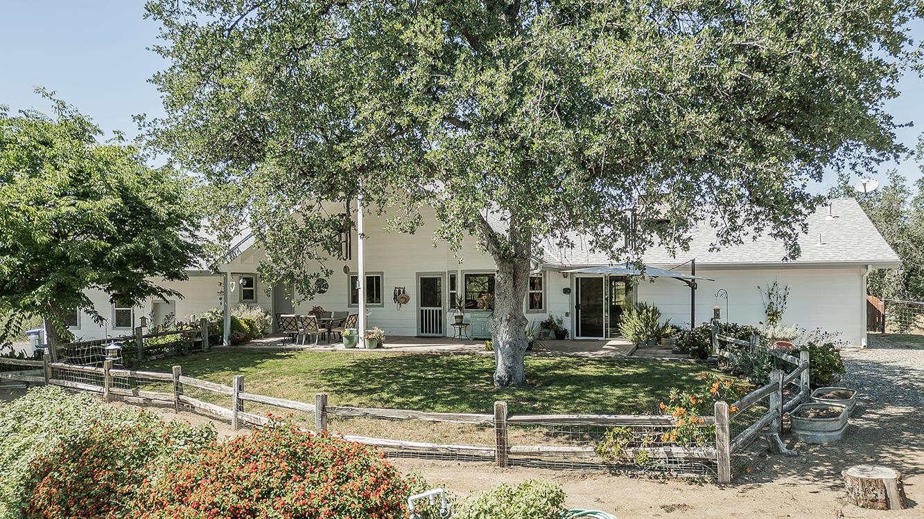14815 Garlock Lane Prather, CA 93651 - Photo 69 of 80 front view of house with a yard