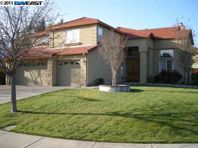 300 Rubicon Valley Court San Ramon, CA 94582 - Photo 1 of 1 a front view of a house with garden