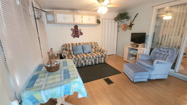 $109,900 | 3333 26th Avenue East, Unit 4, Bradenton, FL 34208