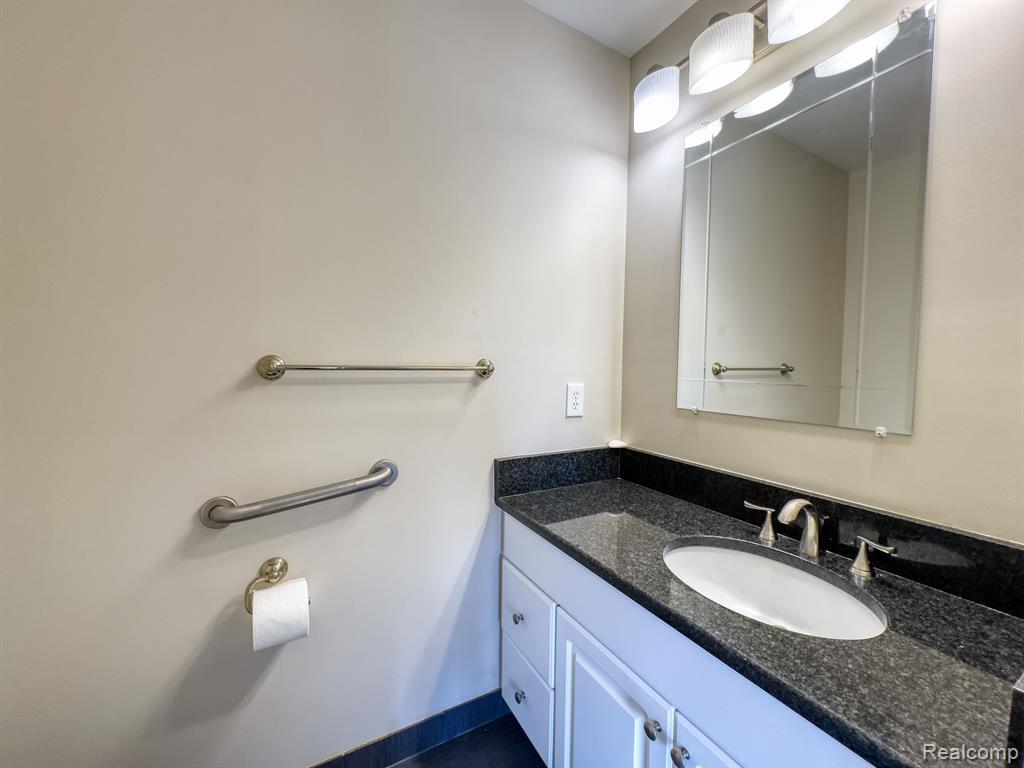 723 Foxhall Road Bloomfield Hills, MI 48304 - Photo 9 of 37