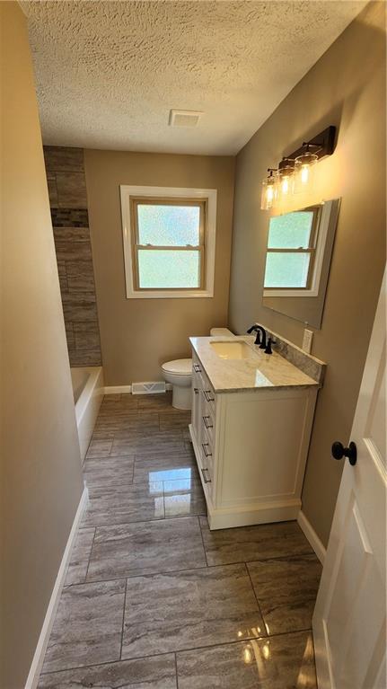 1064 Renton Road Pittsburgh, PA 15239 - Photo 27 of 40 Main bath with ceramic tile