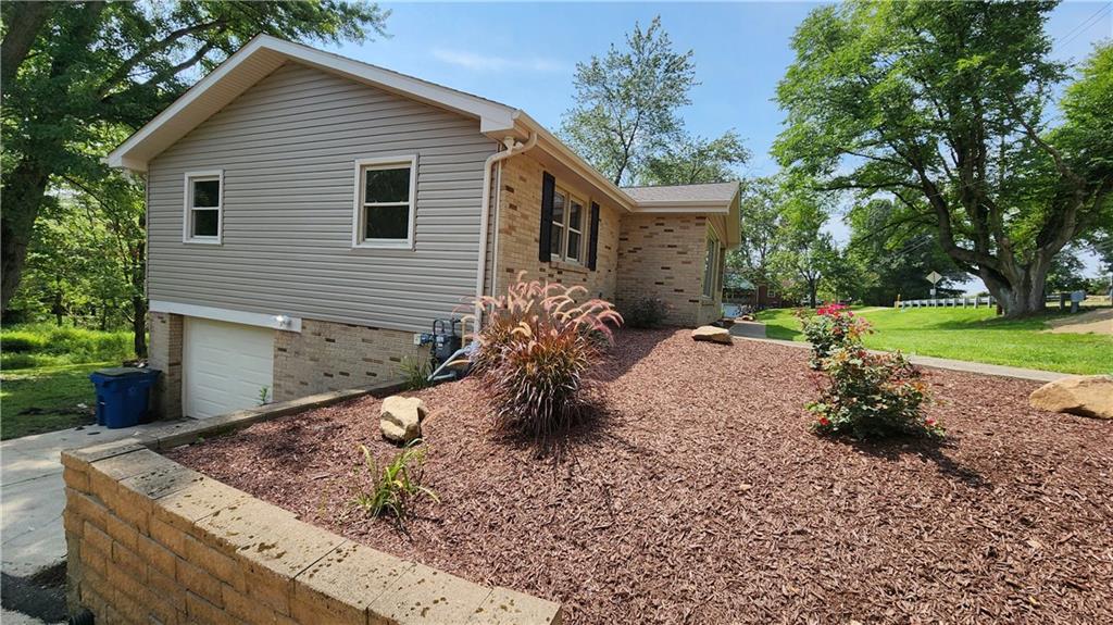 1064 Renton Road Pittsburgh, PA 15239 - Photo 10 of 40 different angle