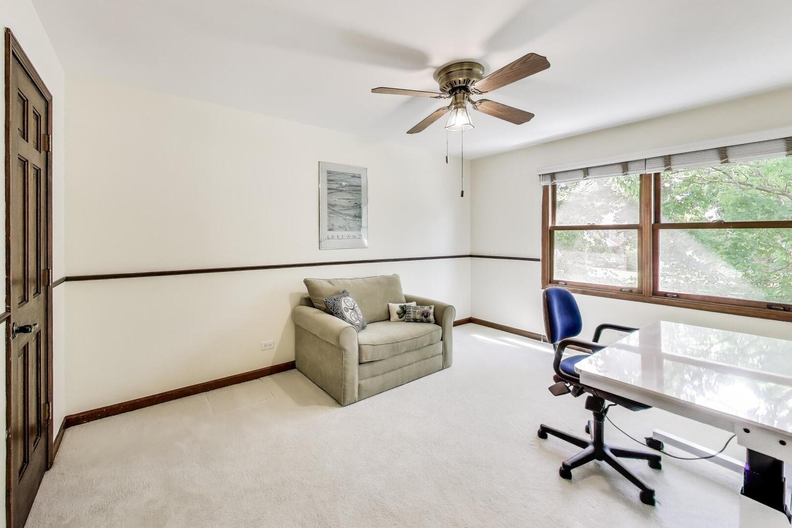 829 Shiloh Circle Naperville, IL 60540 - Photo 22 of 40 a living room with furniture