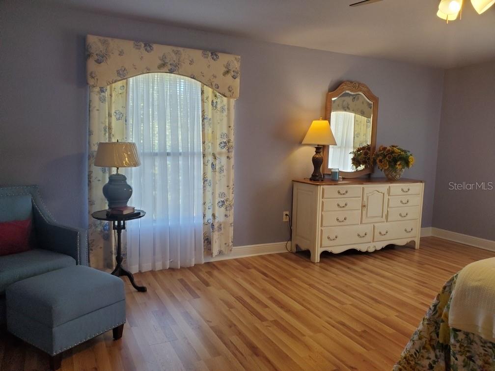 Undisclosed Address Umatilla, FL 32784 - Photo 6 of 9 a living room with furniture and a mirror