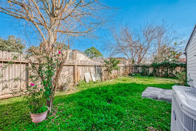 a view of a back yard of the house