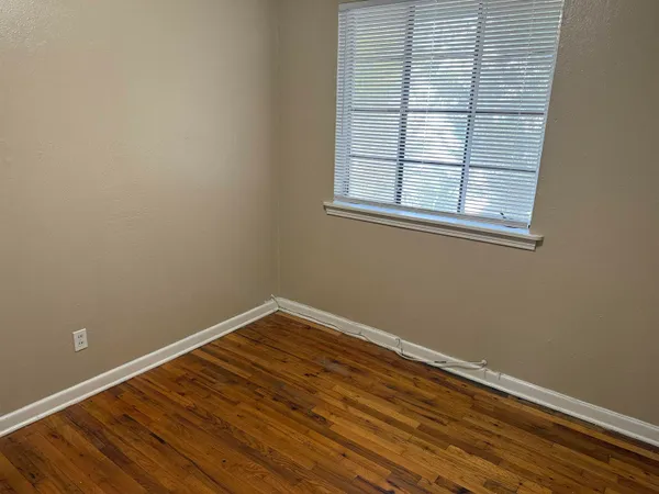 $1,000 | 727 East Jefferson Street, Unit 727, Tallahassee, FL 32301