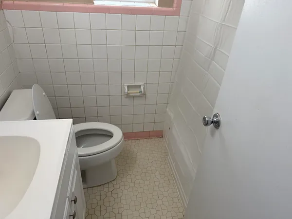 $1,000 | 727 East Jefferson Street, Unit 727, Tallahassee, FL 32301