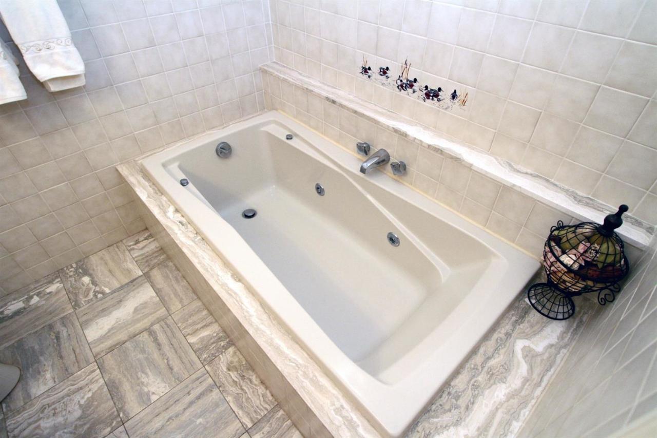 118 Elgin Road Pocasset, MA 02559 - Photo 18 of 35 a bathroom with a tub