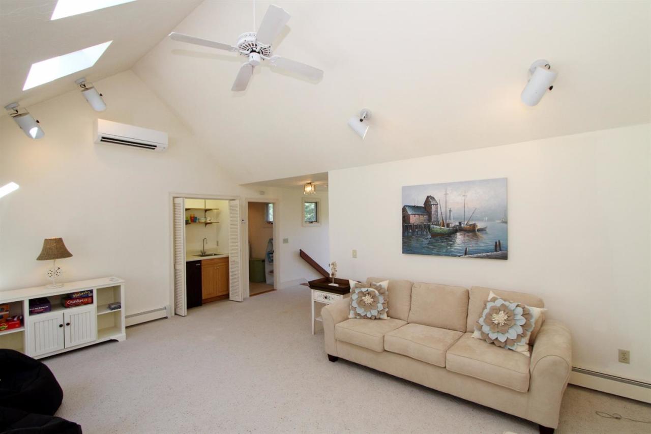 118 Elgin Road Pocasset, MA 02559 - Photo 22 of 35 a living room with furniture and a couch