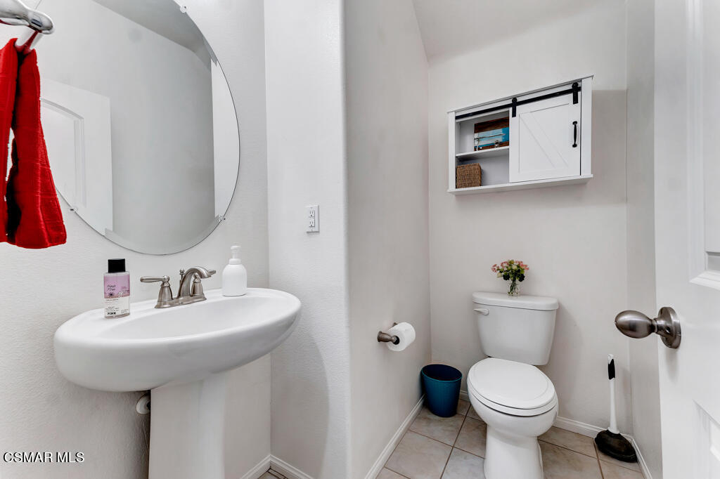 443 Stratus Lane, Unit 3 Simi Valley, CA 93065 - Photo 19 of 41 a bathroom with a sink toilet and mirror