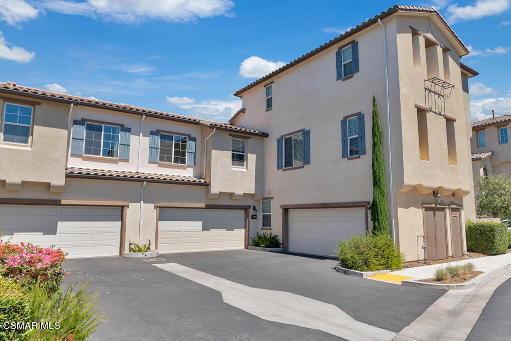 443 Stratus Lane, Unit 3 Simi Valley, CA 93065 - Photo 3 of 41 a front view of a house with a yard