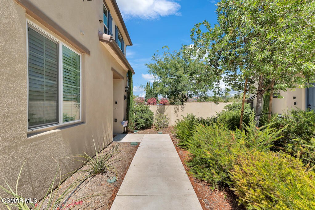 443 Stratus Lane, Unit 3 Simi Valley, CA 93065 - Photo 4 of 41 a view of a backyard with potted plants