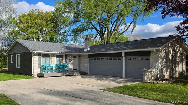 $304,900 | 27860 Park Court, Madison Heights, MI 48071