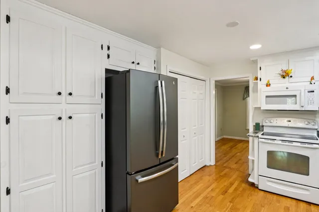 $749,900 | 4 Colony Brook Lane, Derry, NH 03038