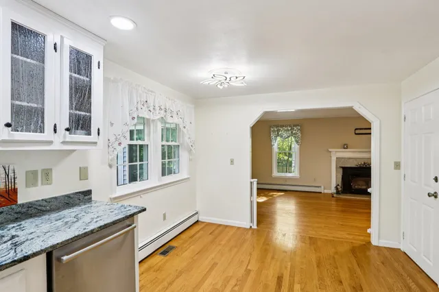 $749,900 | 4 Colony Brook Lane, Derry, NH 03038