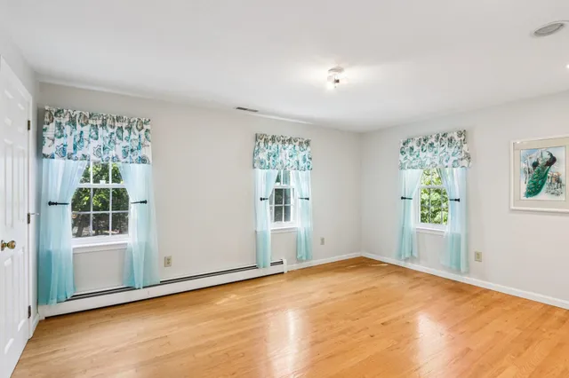 $749,900 | 4 Colony Brook Lane, Derry, NH 03038