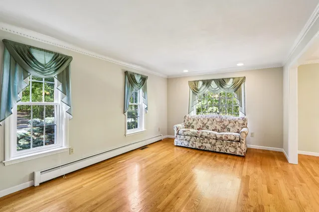 $749,900 | 4 Colony Brook Lane, Derry, NH 03038