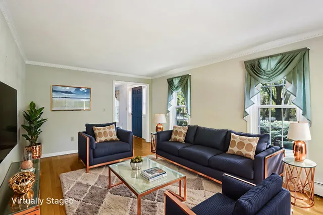 $749,900 | 4 Colony Brook Lane, Derry, NH 03038