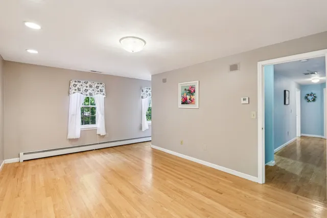 $749,900 | 4 Colony Brook Lane, Derry, NH 03038