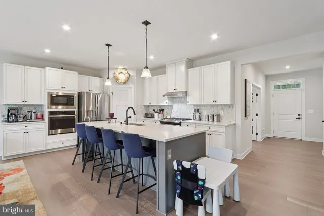 $800,000 | 1 Granville Drive, Fredericksburg, VA 22405