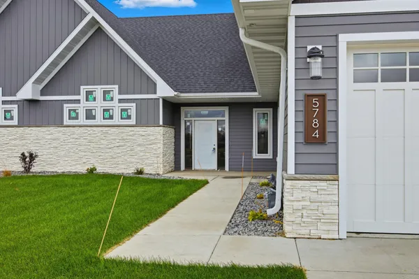 $872,900 | 5784 31st Street South, Fargo, ND 58104