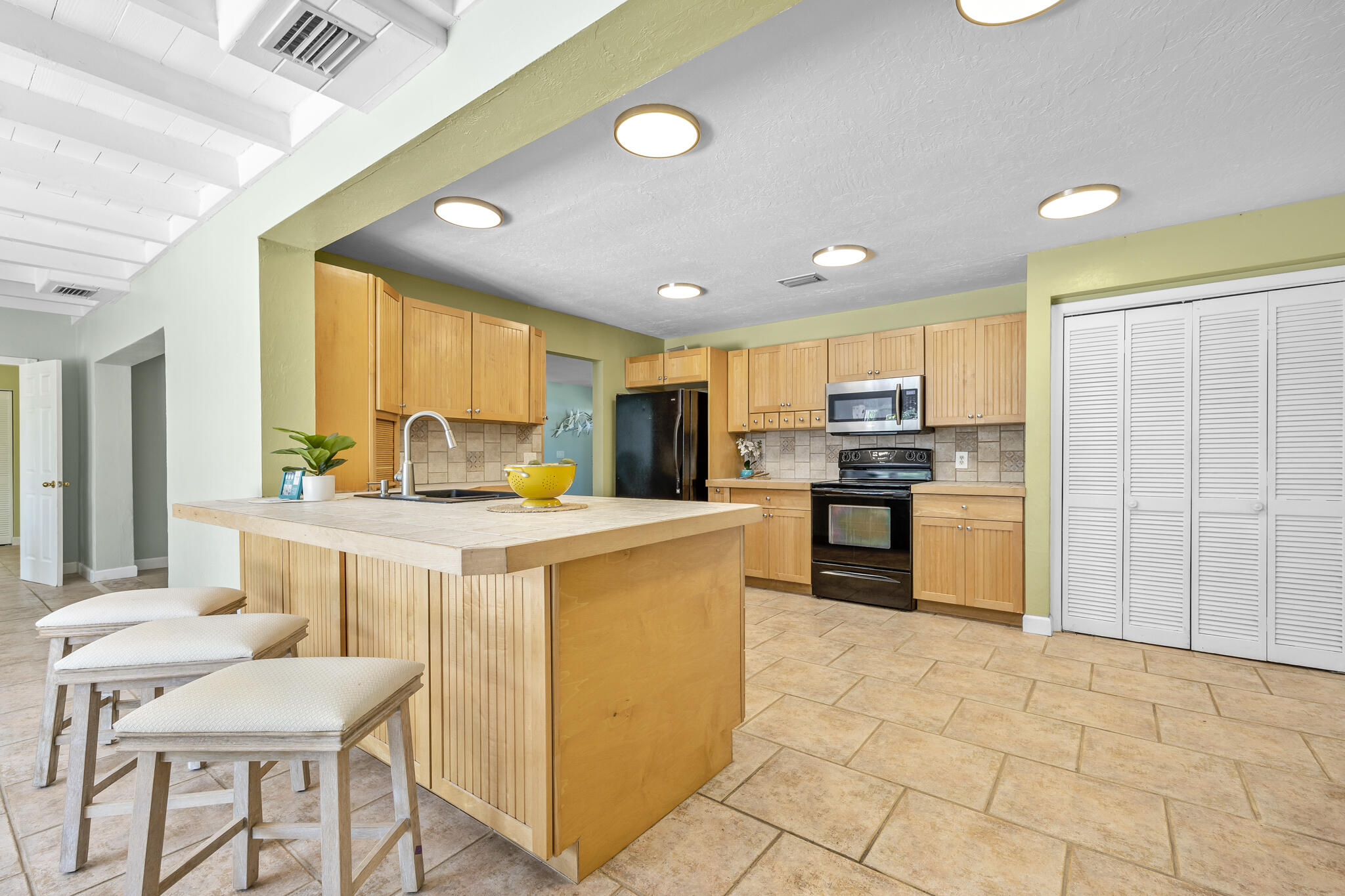 2000 Bali Road Cocoa Beach, FL 32931 - Photo 7 of 35 kitchen