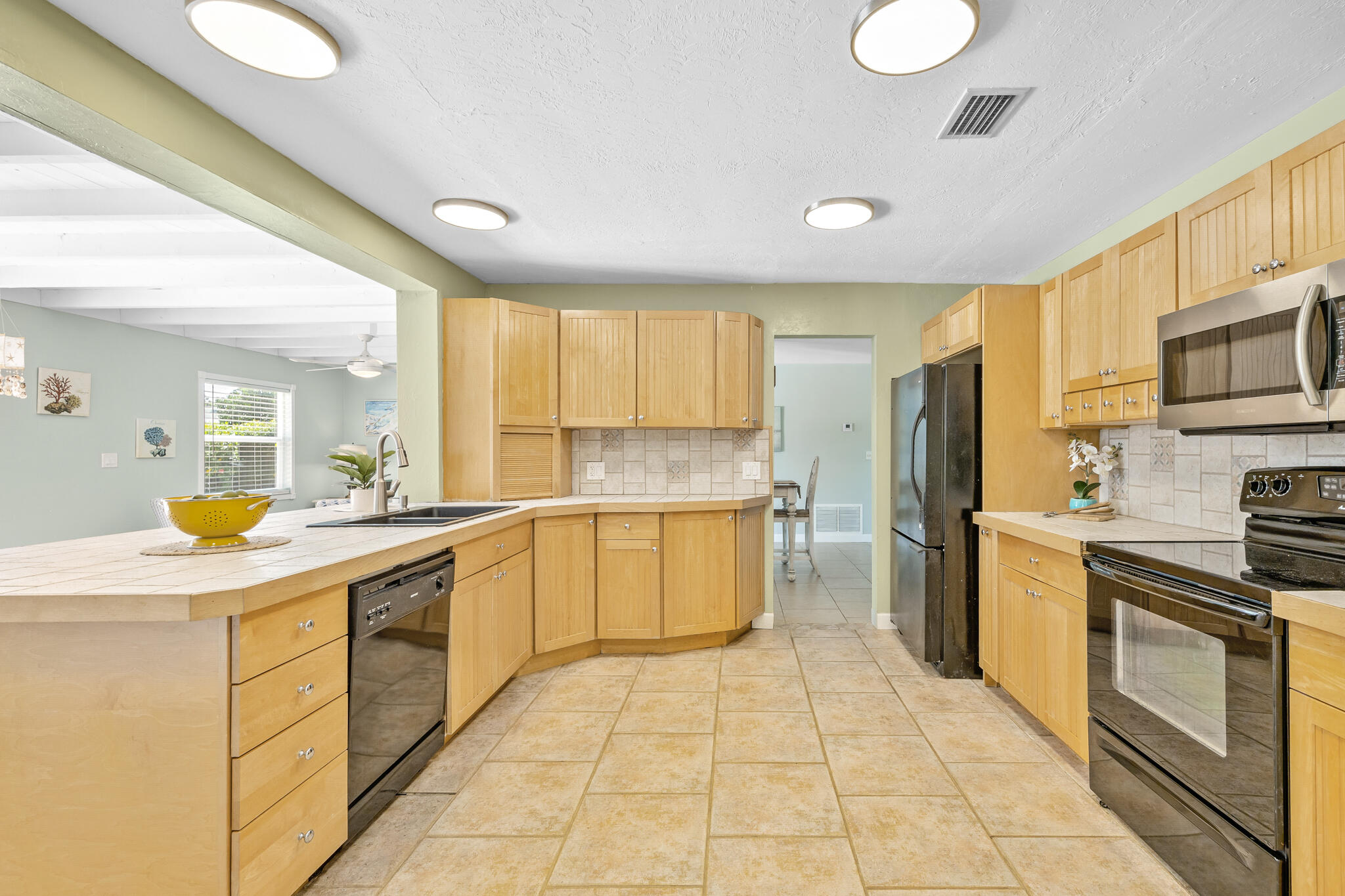 2000 Bali Road Cocoa Beach, FL 32931 - Photo 8 of 35 Kitchen