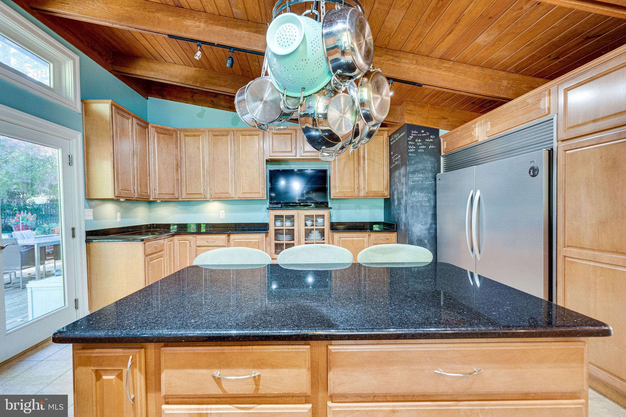 2925 Pine Spring Road Falls Church, VA 22042 - Photo 19 of 67 Large island
