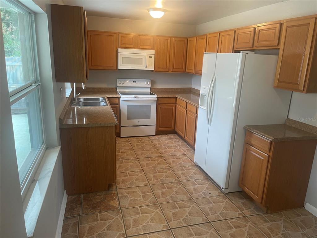 906 Essex Road Brandon, FL 33510 - Photo 2 of 16