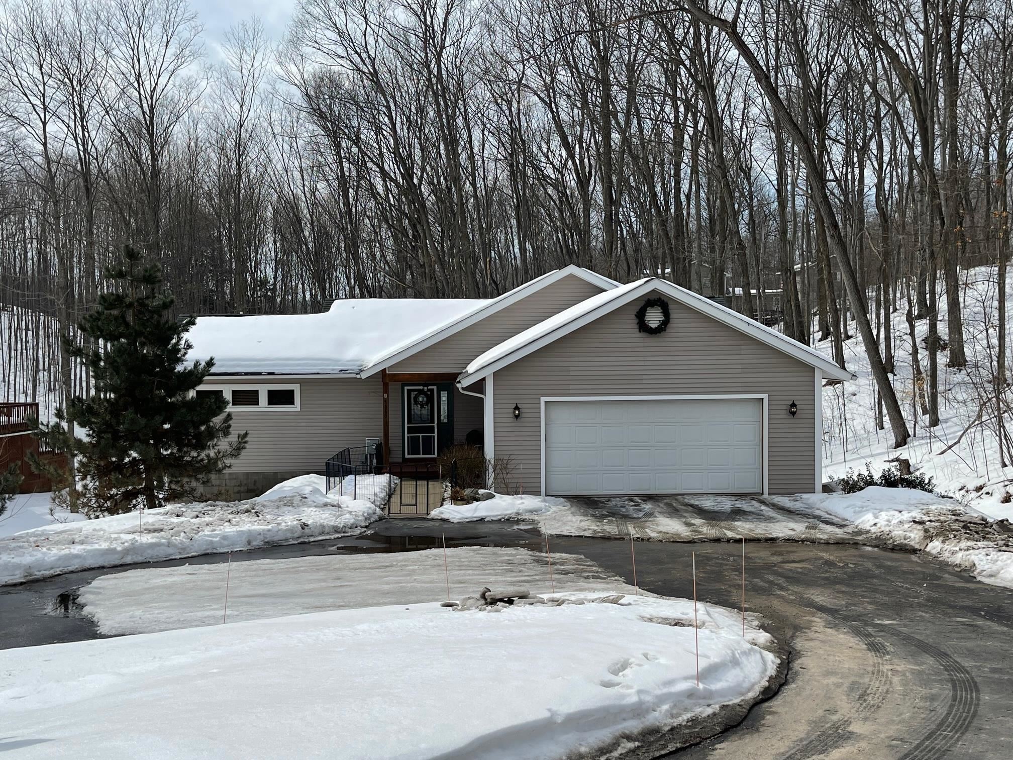 4669 Barnes Road Traverse City, MI 49684 - Photo 1 of 20 1897600.JPG