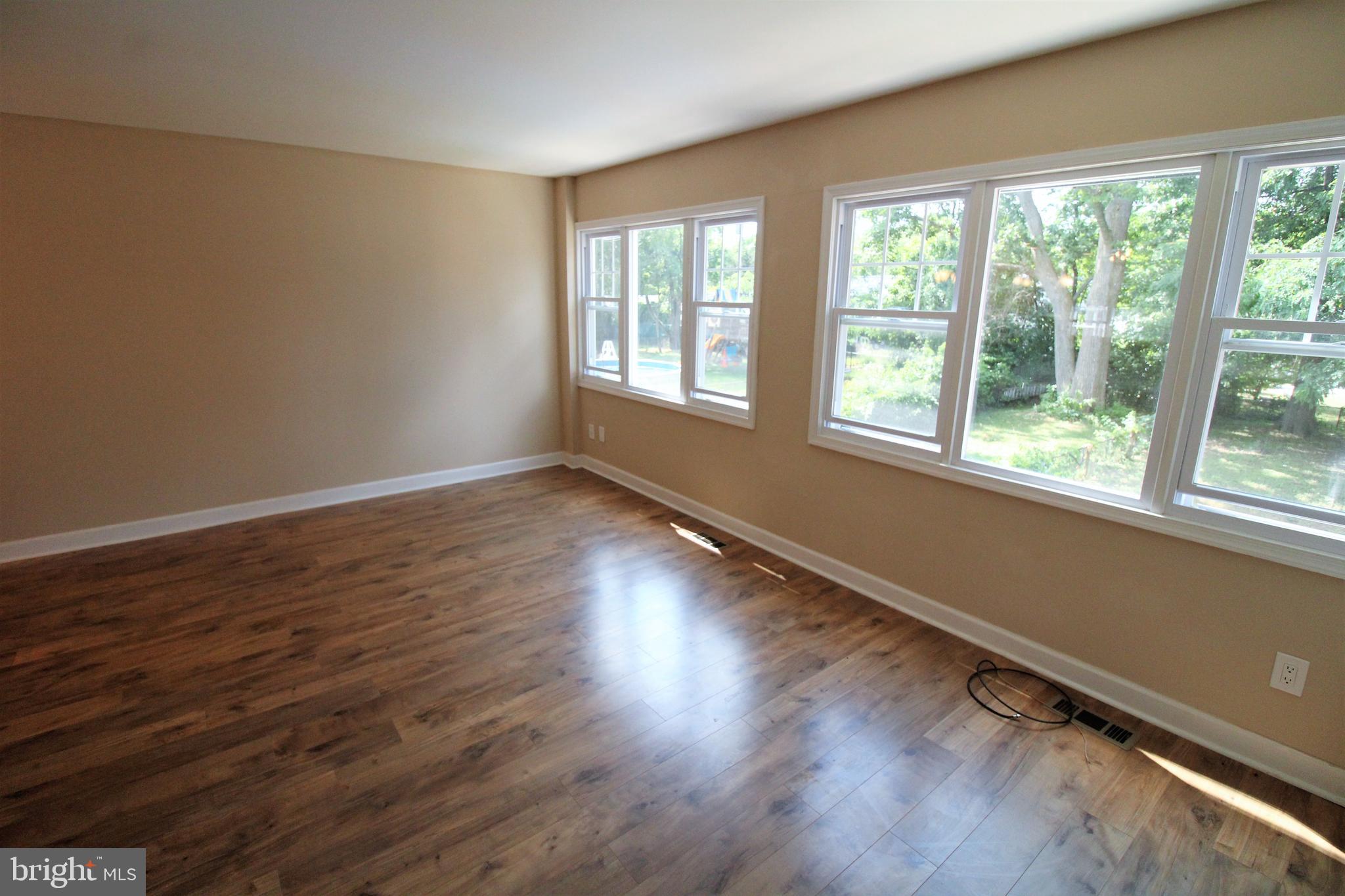 12132 Sweet Briar Road Philadelphia, PA 19154 - Photo 12 of 30 Gallery Image 12